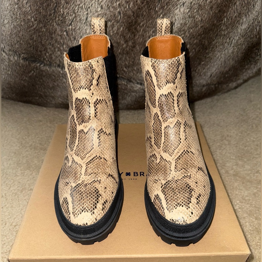 Lucky Brand Ellerey Lug Sole Chelsea Boot